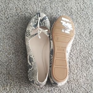 Snakeskin print ballet flat